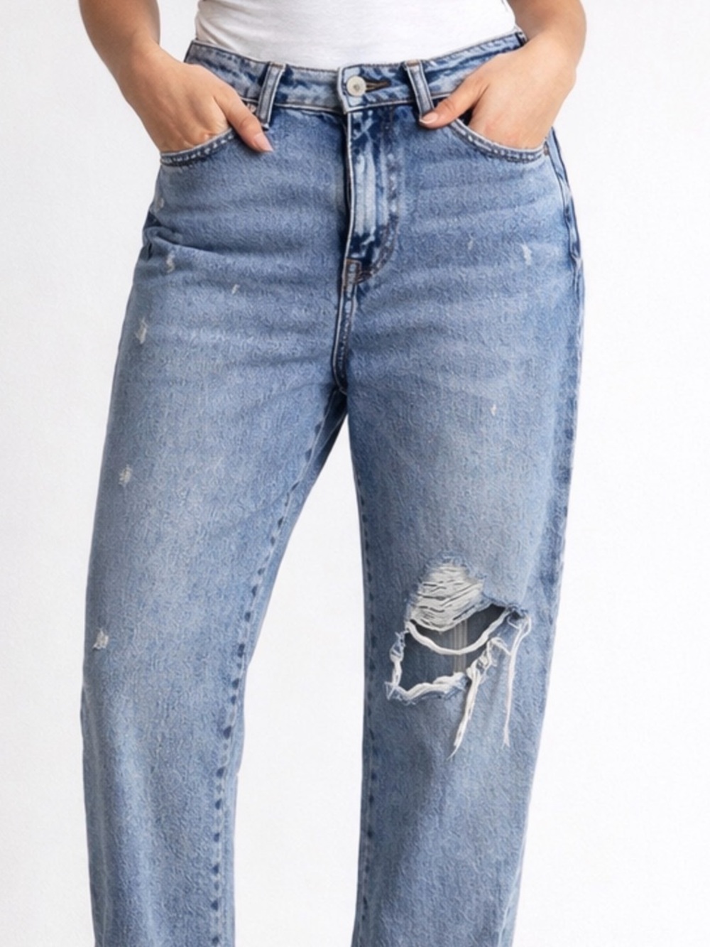 Zara Distressed Straight Leg Cropped Jeans